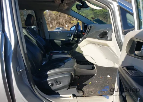 2018 Chrysler Pacifica Limited z USA, uszkodzony, nr VIN 2C4RC1GG0JR320854